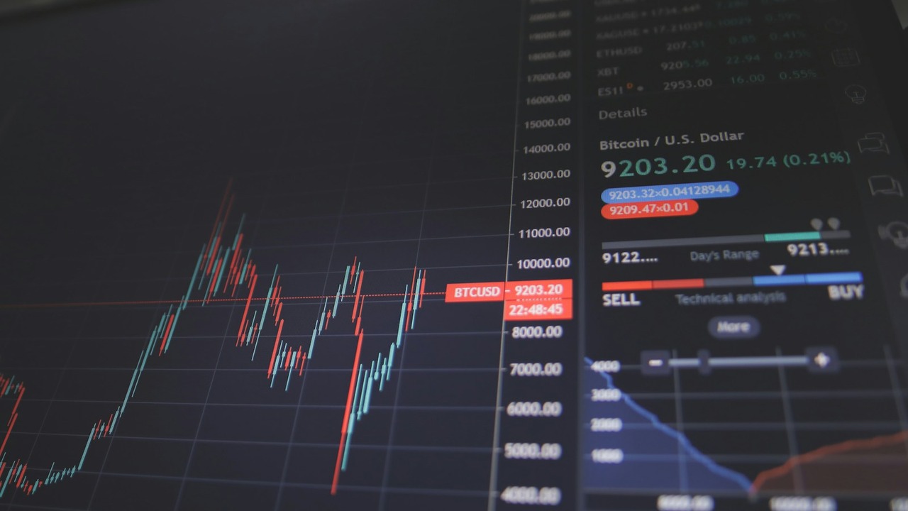 Financial investment compounding trends displayed on laptop computer